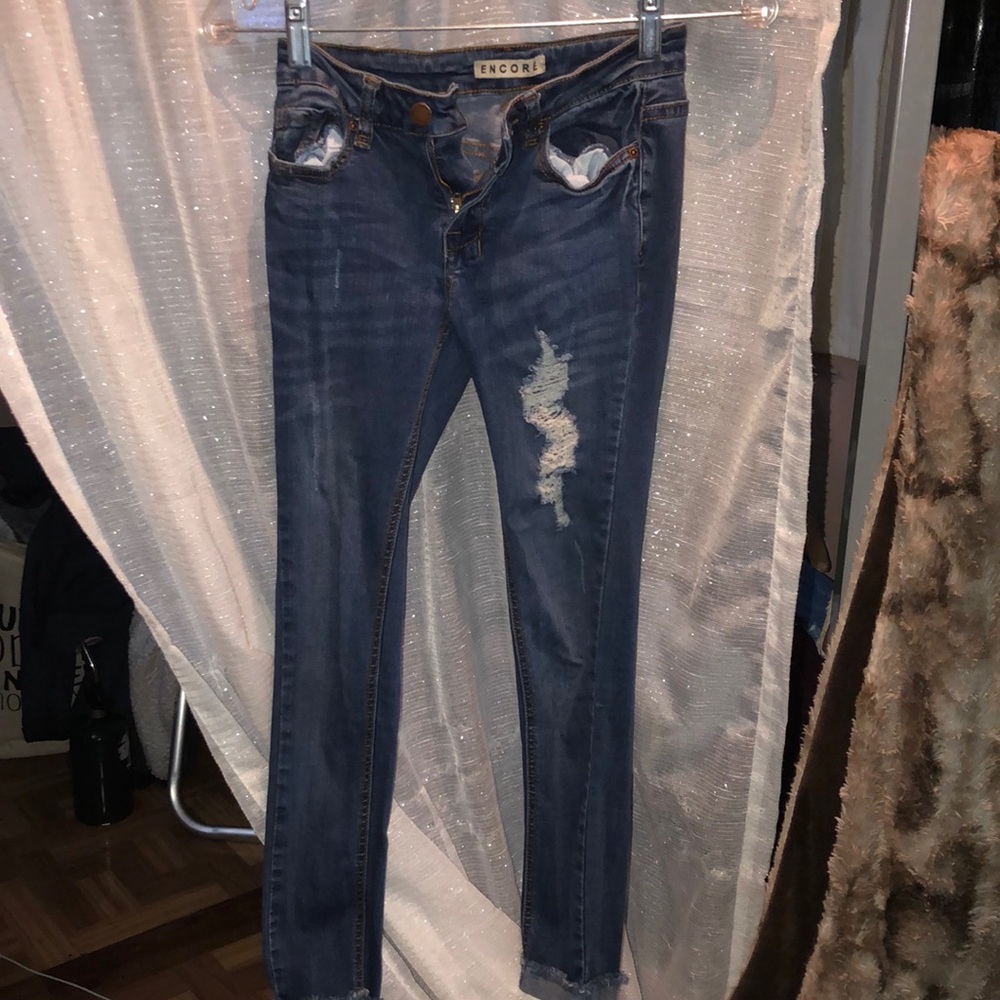 Encore distressed slight Capri Skinny Jeans